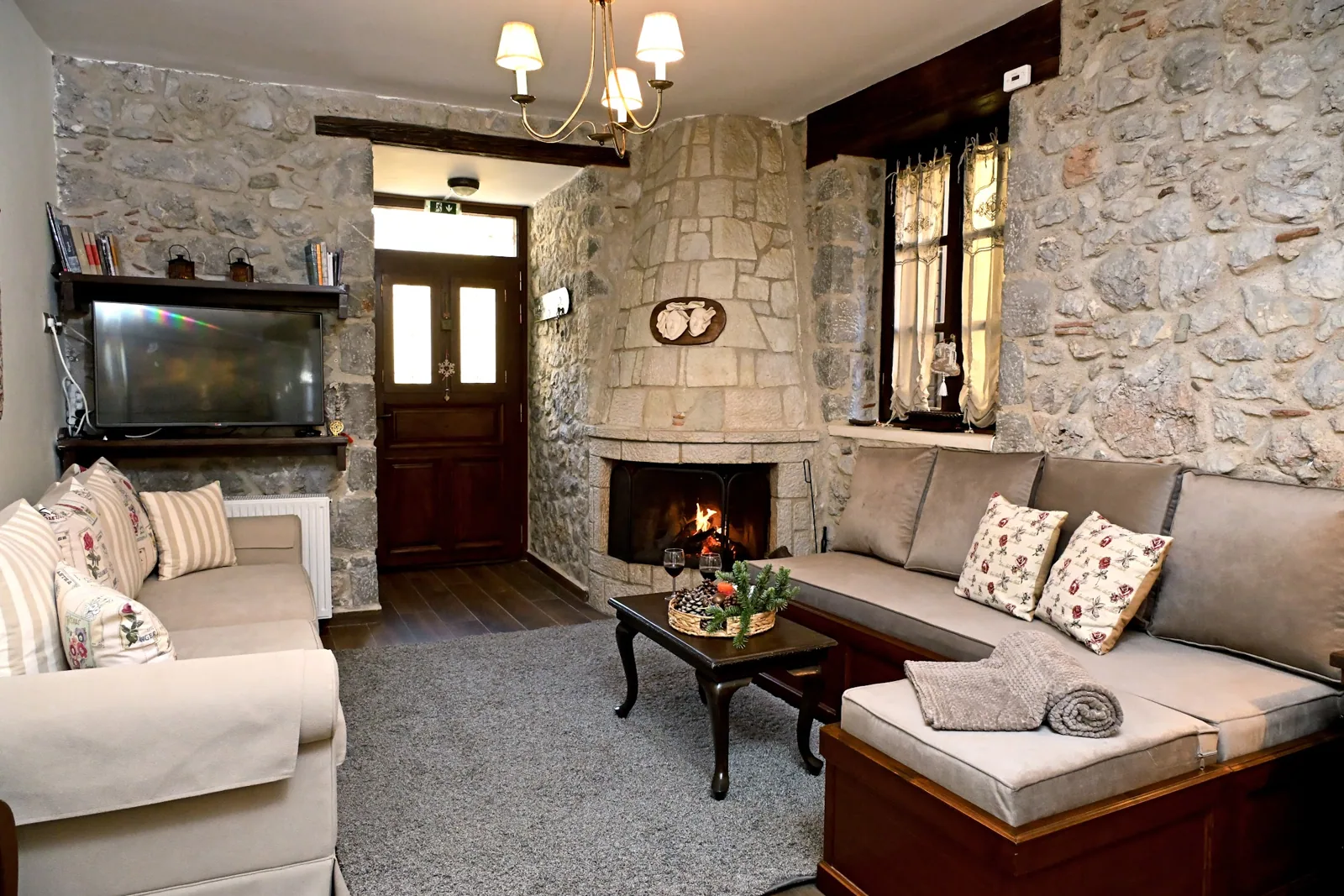 Lithora Arachova — Boutique Mountain Retreat Website